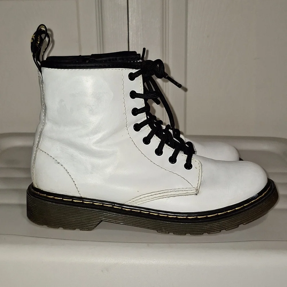 Dr. Martens combat boot - 3 - white/black